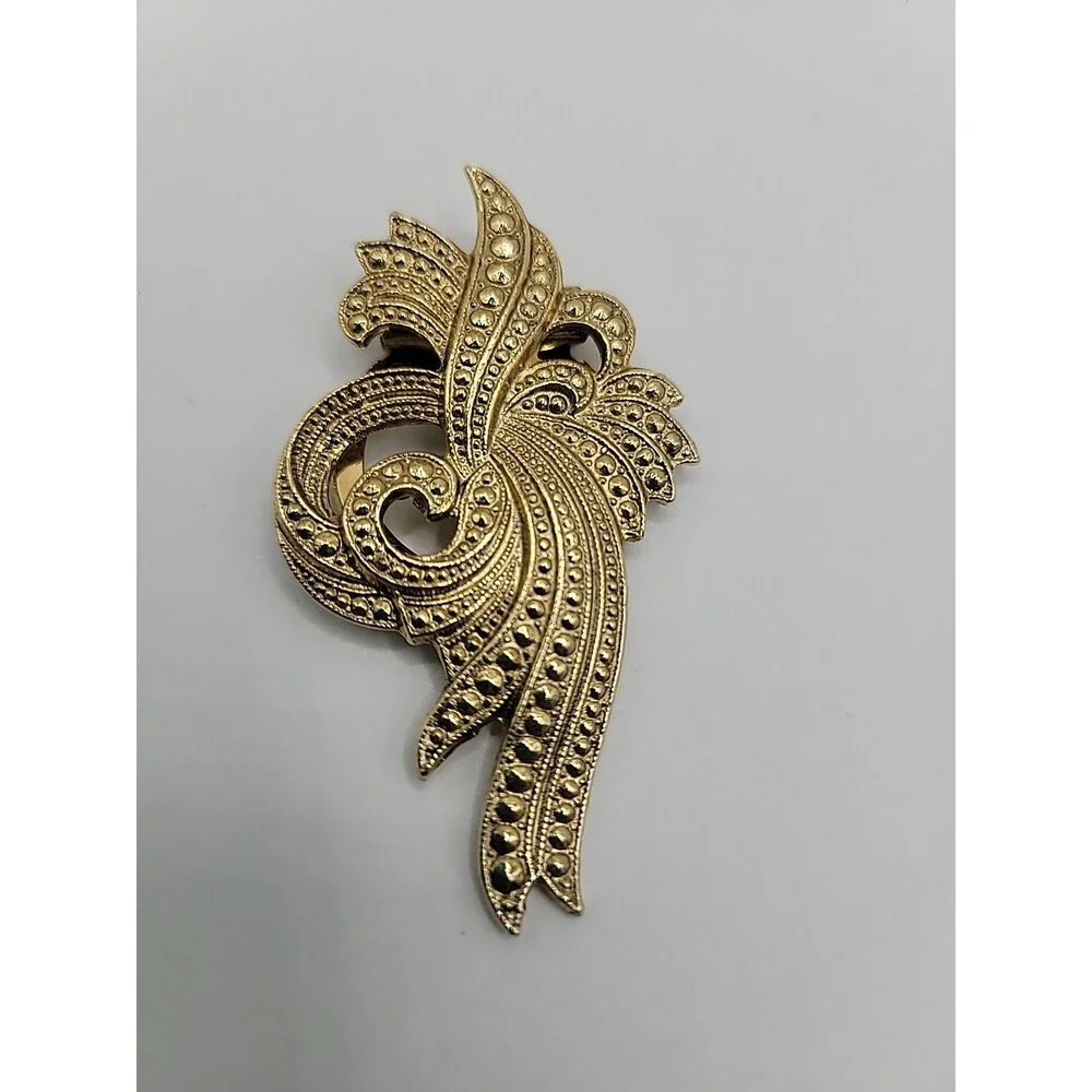 Vintage Gold‎ Tone Abtract Swirl Fur Clip Mid Century Costume Jewelry